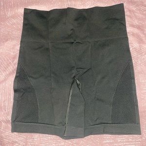 ＬＵＬＵＬＥＭＯＮ ＢＩＫＥＲ ＳＨＯＲＴＳ